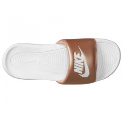 Nike WMNS Victori One Slide (CN9677-900)ΛΕΥΚΗ/ΜΠΡΟΝΖΕ ΓΥΝΑΙΚΕΙΑ ΠΑΝΤΟΦΛΑ