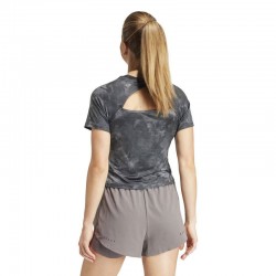 ADIDAS TRAIN ESSENTIALS AOP FLOWER TIE-DYE T-SHIRT (IN4300)ΓΥΝΑΙΚΕΙΟ T-SHIRT Grey Five / Carbon