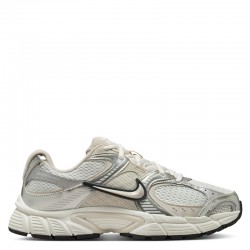 Nike V5 RNR WMNS (HQ7901-104)ΓΥΝΑΙΚΕΙΑ ΠΑΠΟΥΤΣΙΑ SUMMIT WHITE/LT OREWOOD BRN-SAIL-BLACK-VAST GREY