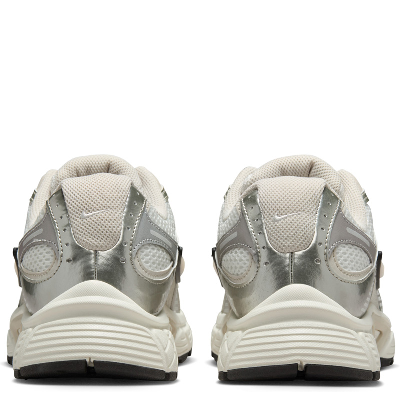 Nike V5 RNR WMNS (HQ7901-104)ΓΥΝΑΙΚΕΙΑ ΠΑΠΟΥΤΣΙΑ SUMMIT WHITE/LT OREWOOD BRN-SAIL-BLACK-VAST GREY