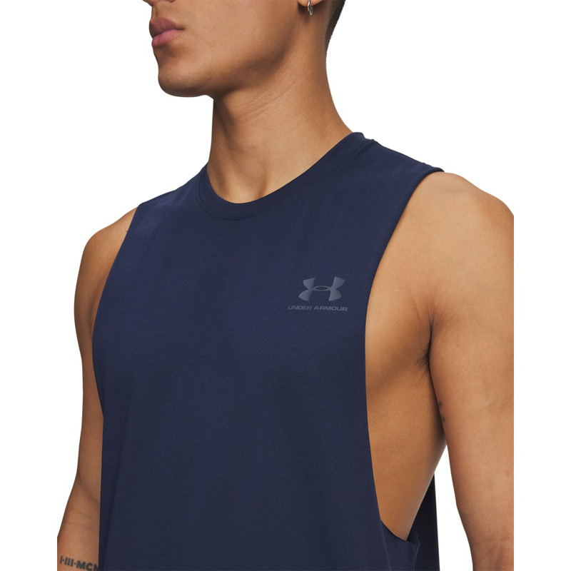 UNDER ARMOUR Left Chest Cut-Off (1329286-409)ΑΝΔΡΙΚΟ ΑΜΑΝΙΚΟ T-SHIRT ΜΠΛΕ