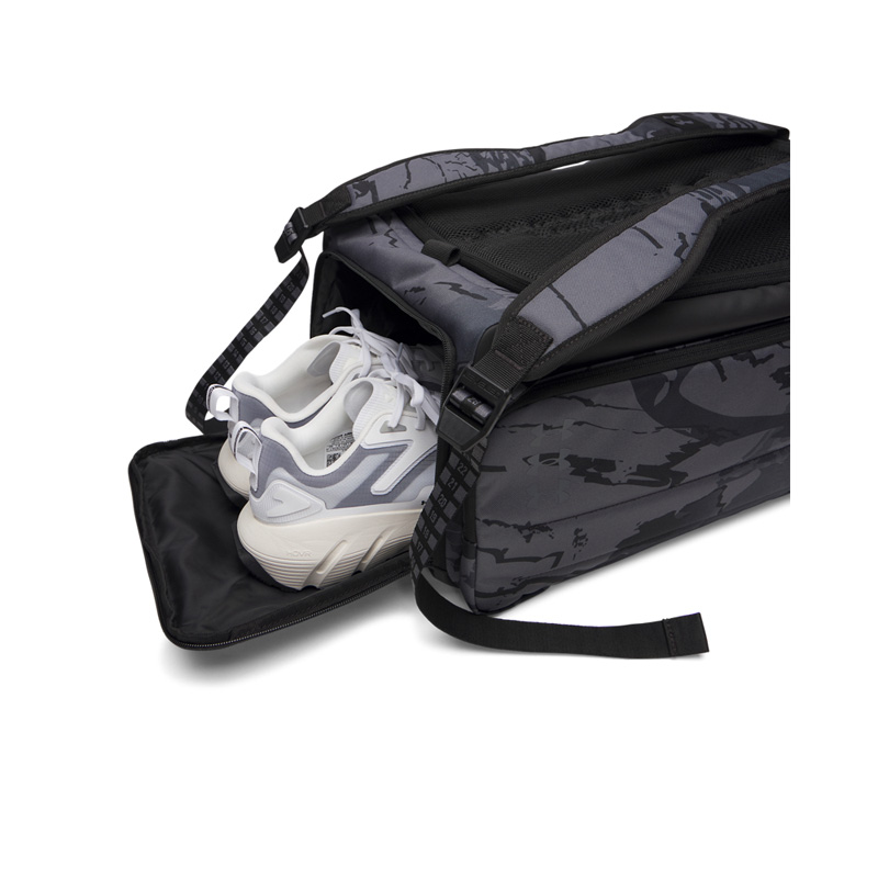 Under Armour Contain Duo Small Backpack 40L (1381920-003)ΤΣΑΝΤΑ ΠΛΑΤΗΣ Black/Black/Castlerock Under Armour Contain Duo Small Backpack 40L (1381920-003)ΤΣΑΝΤΑ ΠΛΑΤΗΣ Black/Black/Castlerock