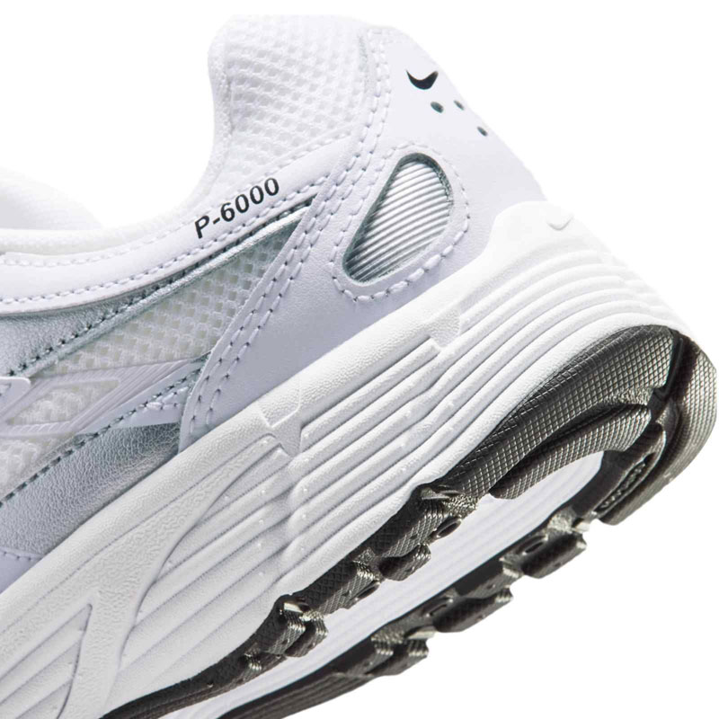 Nike P-6000 GS (IU7568-100)ΕΦΗΒΙΚΑ ΠΑΠΟΥΤΣΙΑ Λευκό/Metallic Silver/Μαύρο